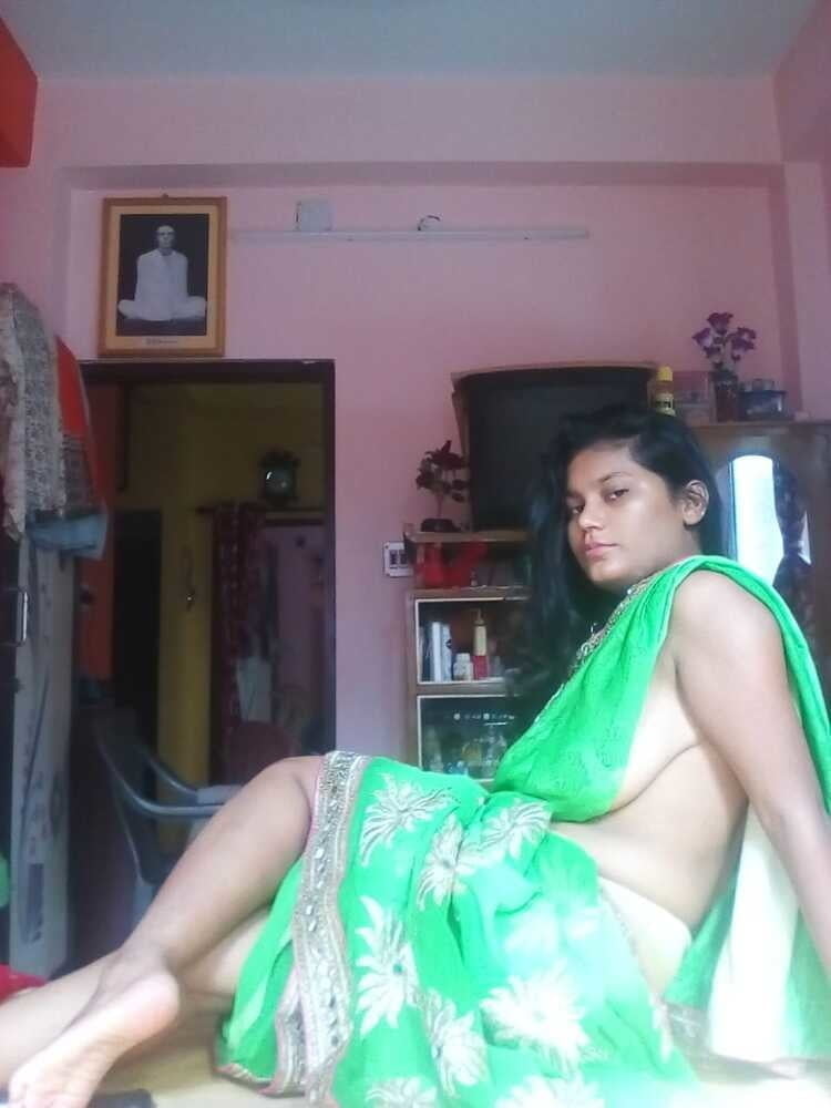 Nackte schlampige sexy Frau indisch desi
 #79693699