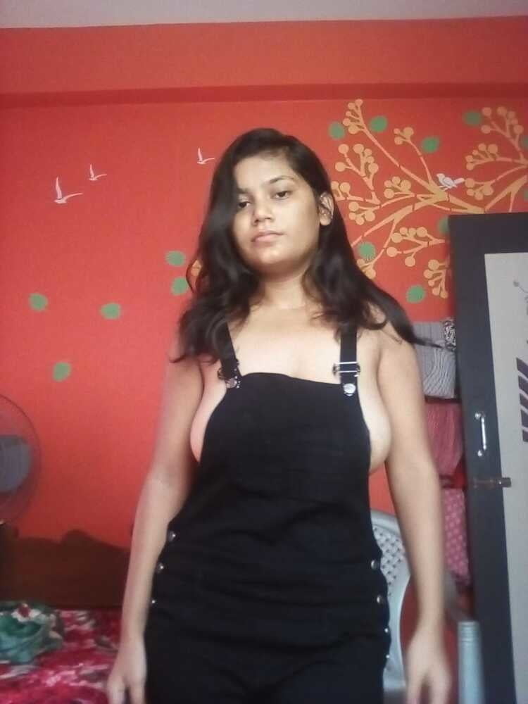 Nackte schlampige sexy Frau indisch desi
 #79693718