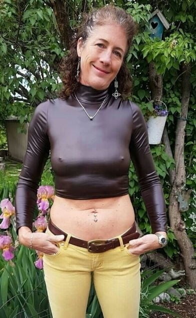 Maduritas sin camiseta.
 #92414194