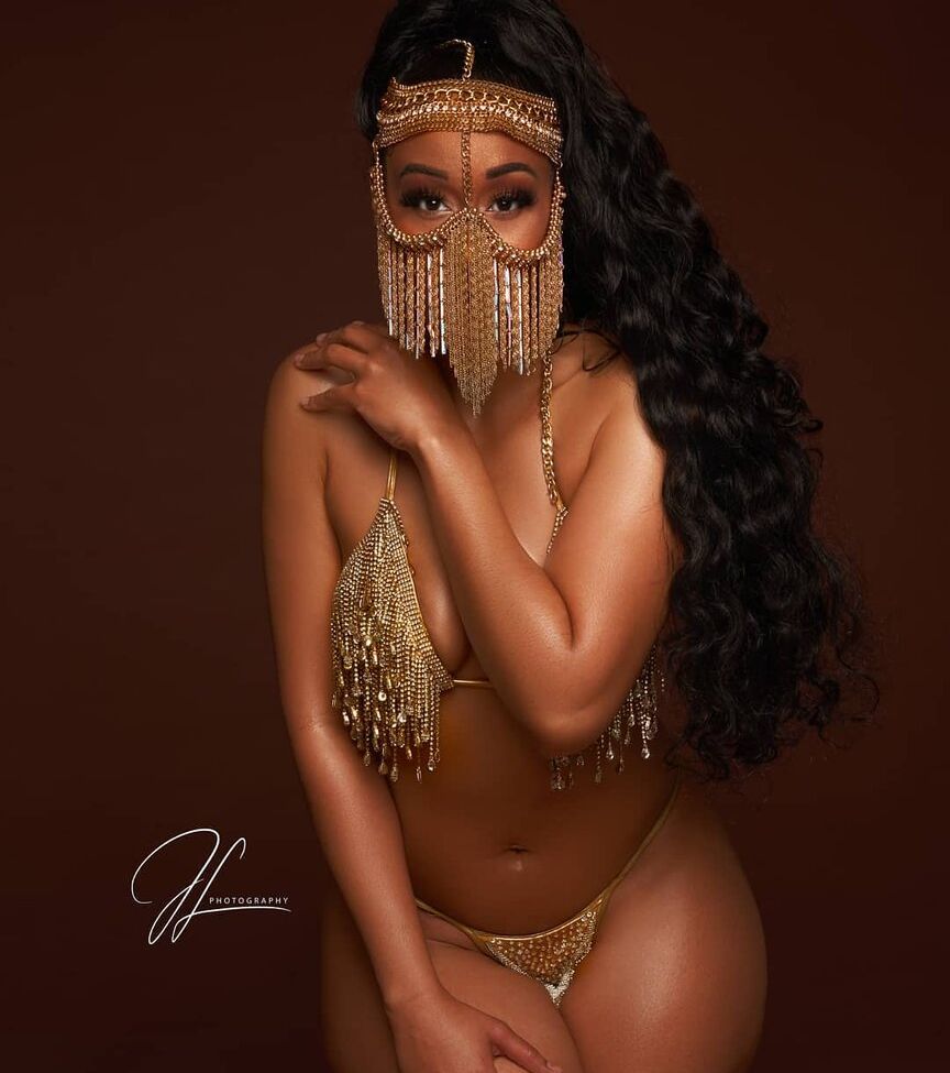 Cleo Cakes desnuda #108128915