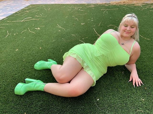 Full thighs in the mini 1567 #88205816