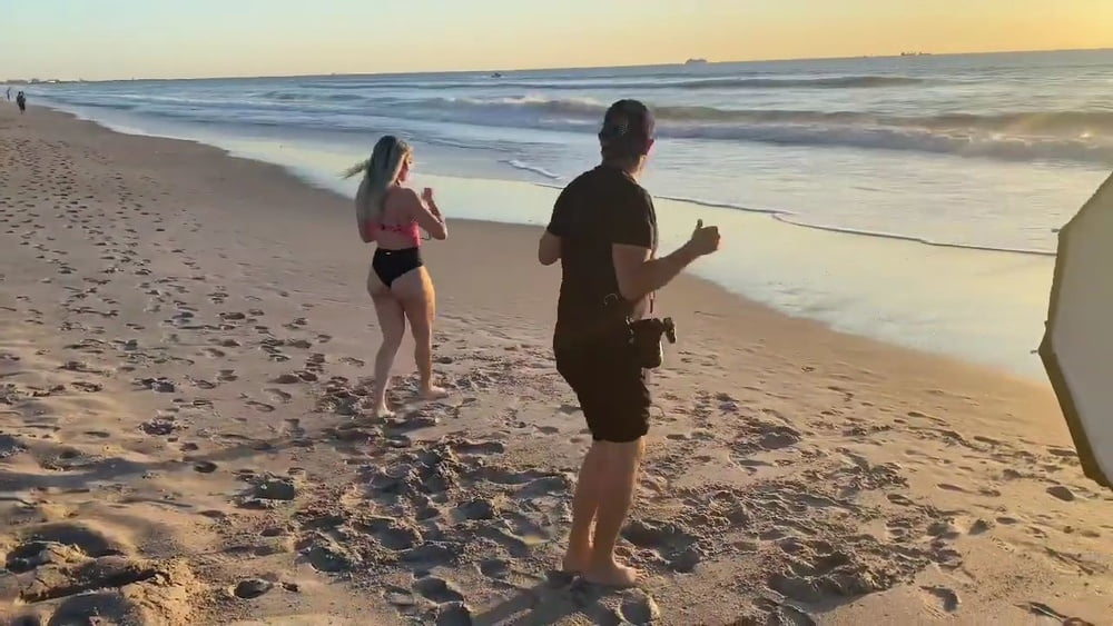 テイ・コンティ、別名WWEネクストのテイナラ・コンティがビーチで写真撮影
 #97821621
