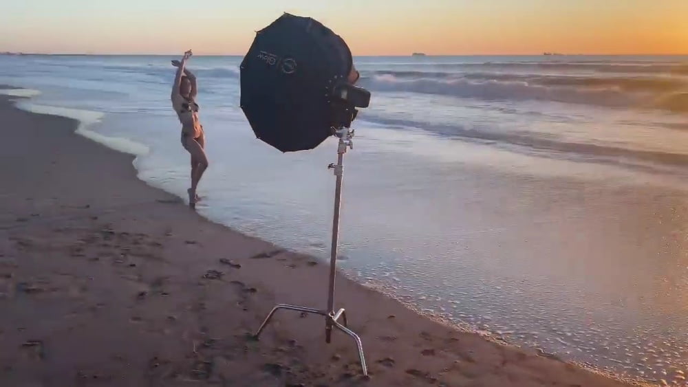 テイ・コンティ、別名WWEネクストのテイナラ・コンティがビーチで写真撮影
 #97822095