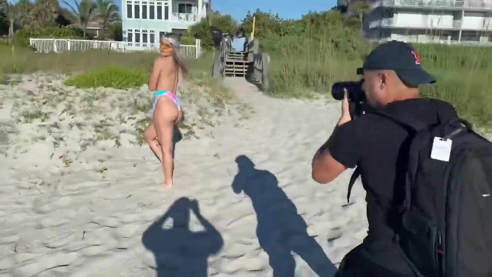 テイ・コンティ、別名WWEネクストのテイナラ・コンティがビーチで写真撮影
 #97822335