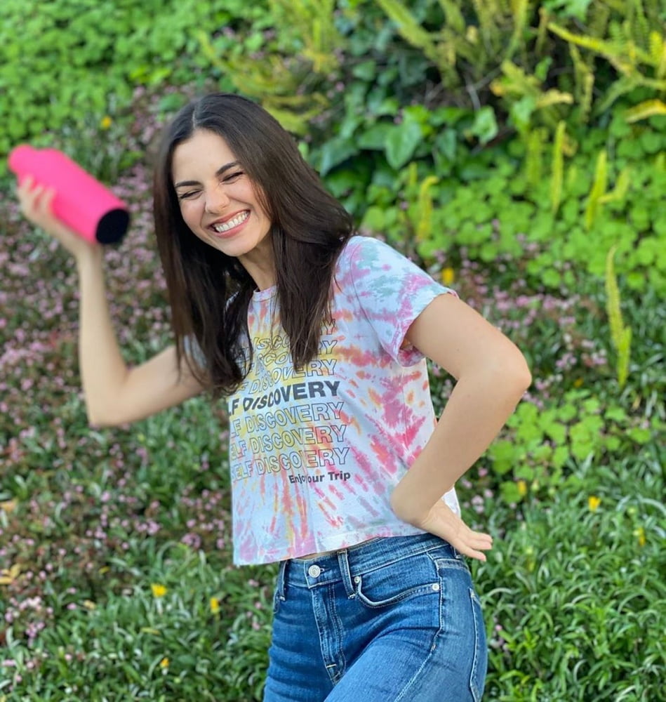 Victoria justice social media
 #97506427