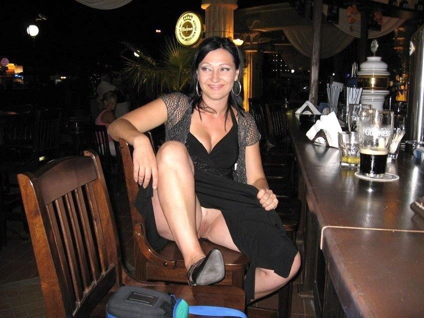 Flashing in bars #96185260