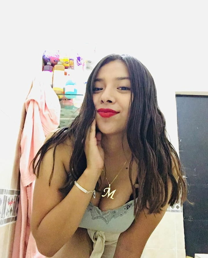 Ella quiere tributo
 #89405561