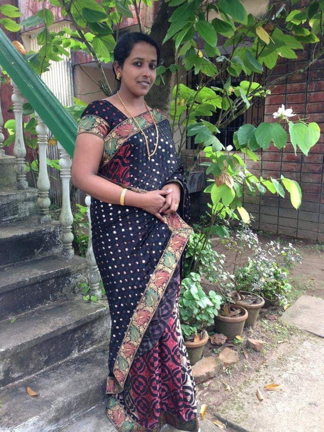 Nudo tradizionale moglie indiana del sud
 #82235826