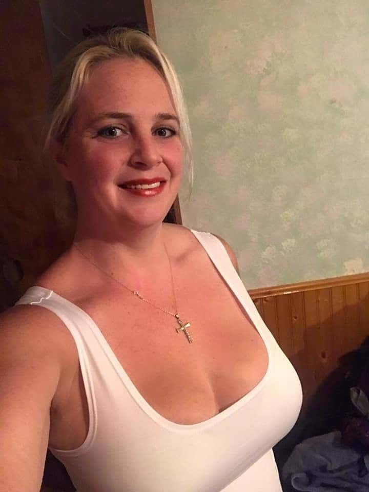 Esposas calientes
 #101362822
