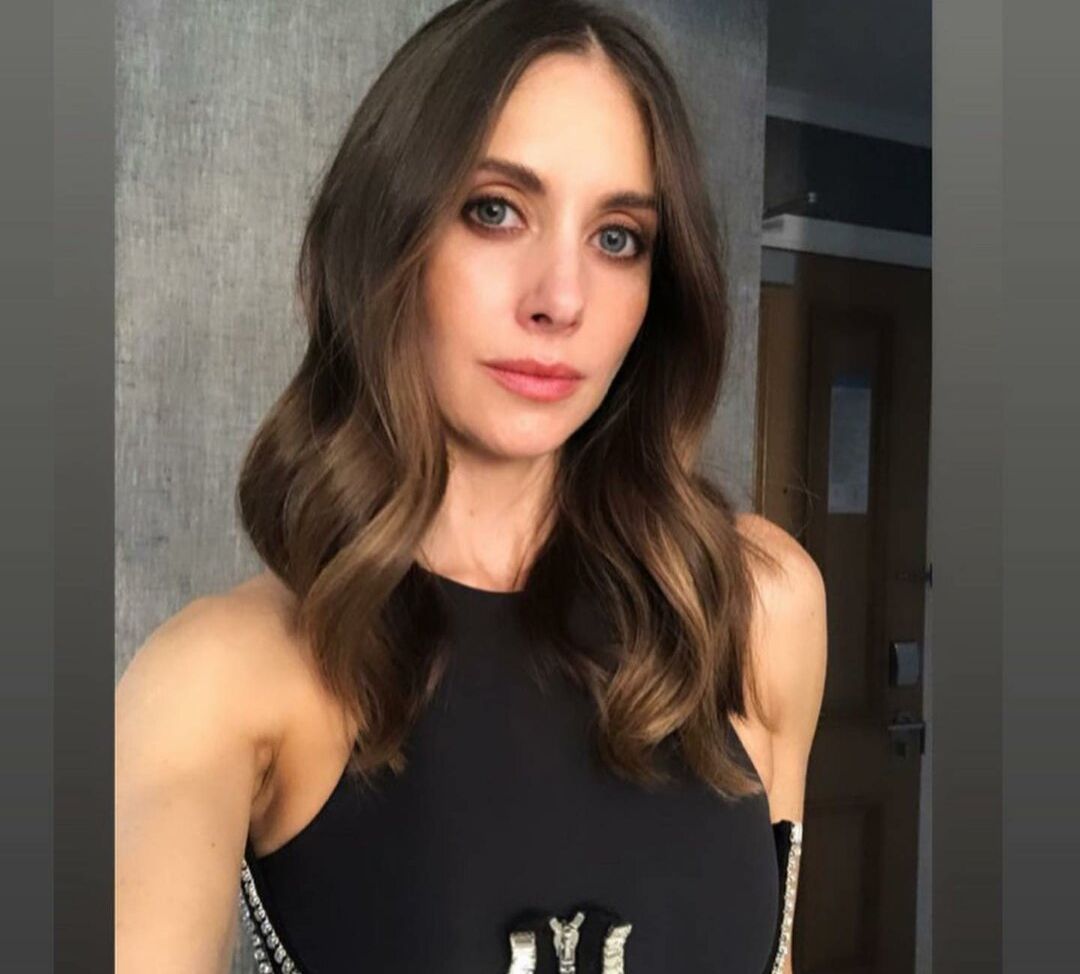 Alison Brie nude #109500178