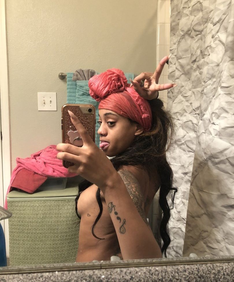 Lala Cakes nackt #109570318