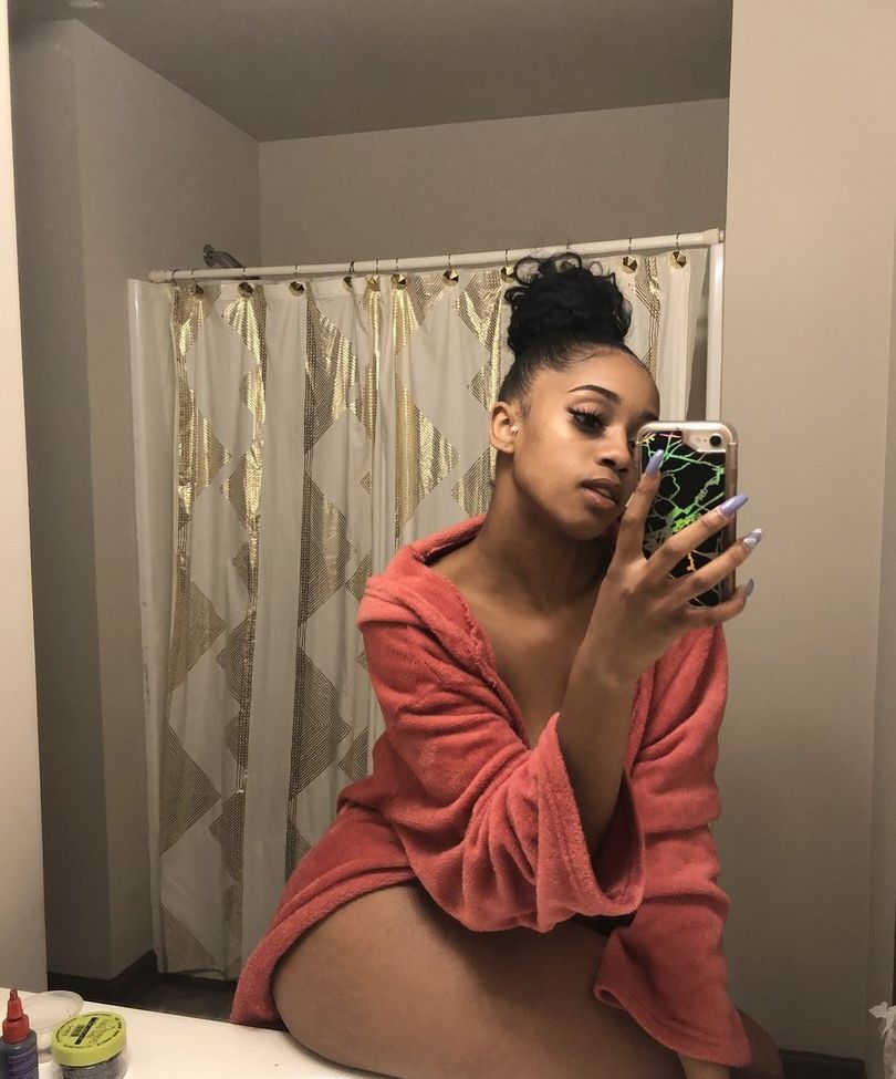 Lala Cakes nackt #109570350