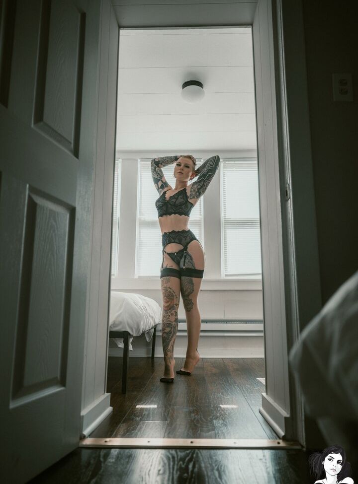Sierhaus desnuda #109809371