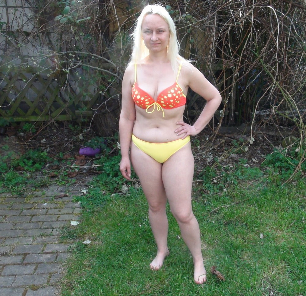 Geile Amateur Milf Yvonne im Bikini
 #100504888