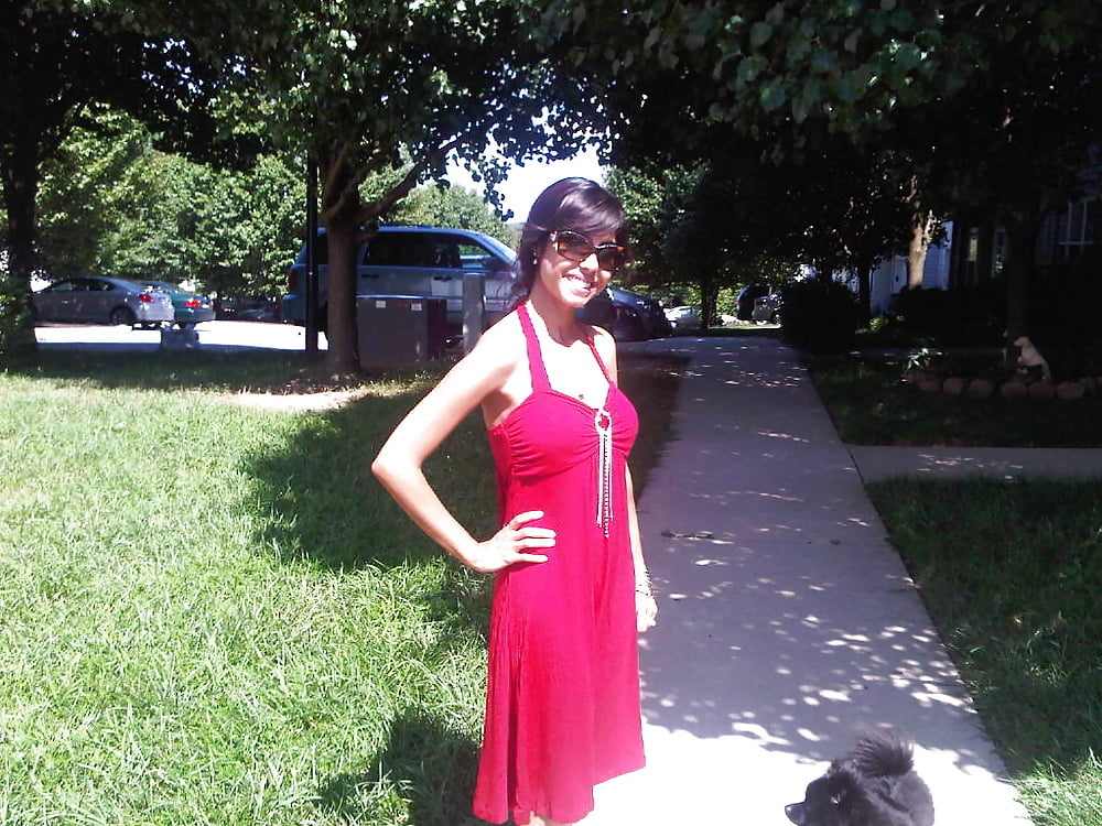 Se desnuda
 #90393271