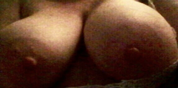 La vicina tettona
 #96734286