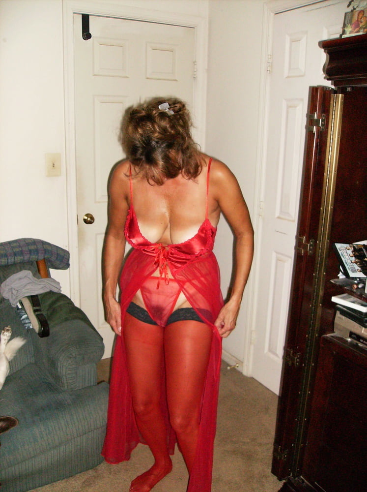 Hotwives 31 #80735398