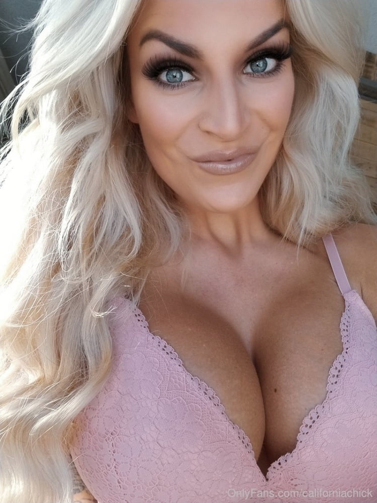 BLONDE BIMBO #92359341