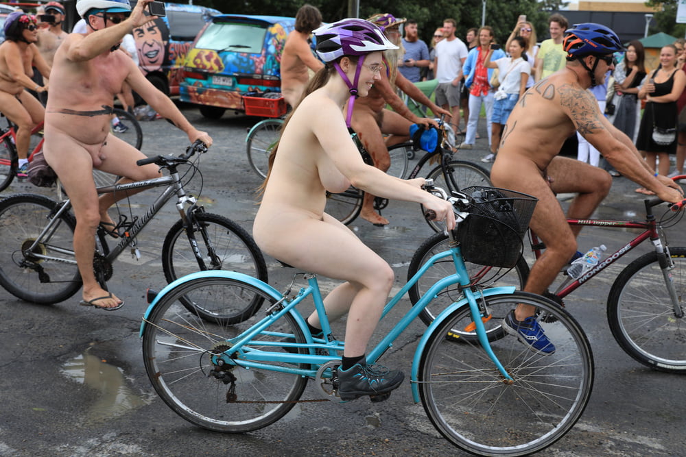 Un ciclista curvy trovato online
 #96528531