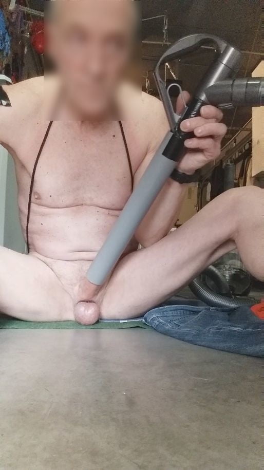 exhibitionist vacuumcleaner sucking bondage sexshow #107106553