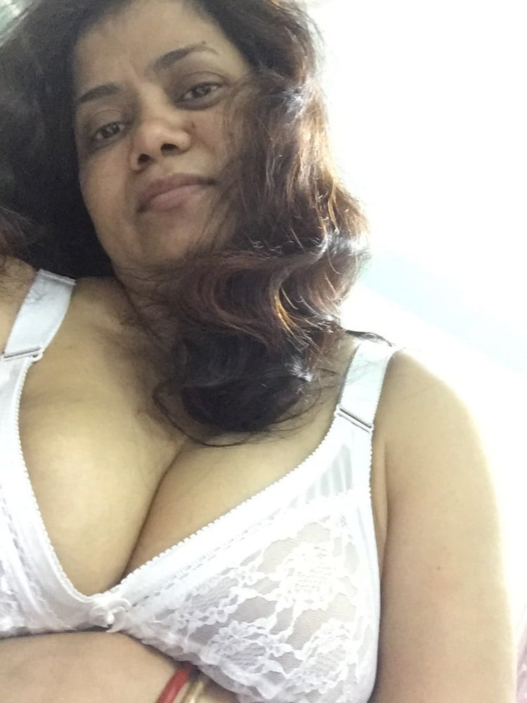 A hot chubby aunty #99969634