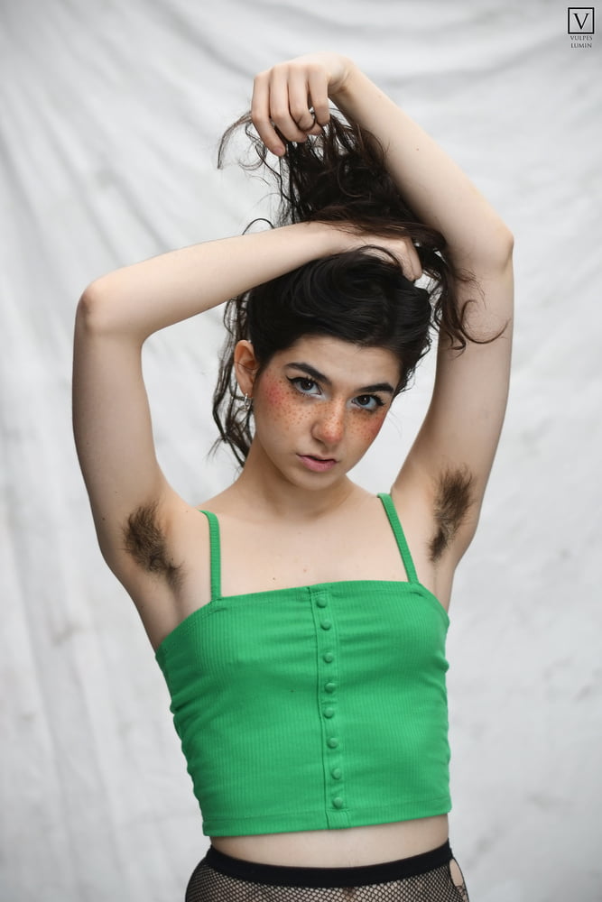 Stunning young hairy #102573201