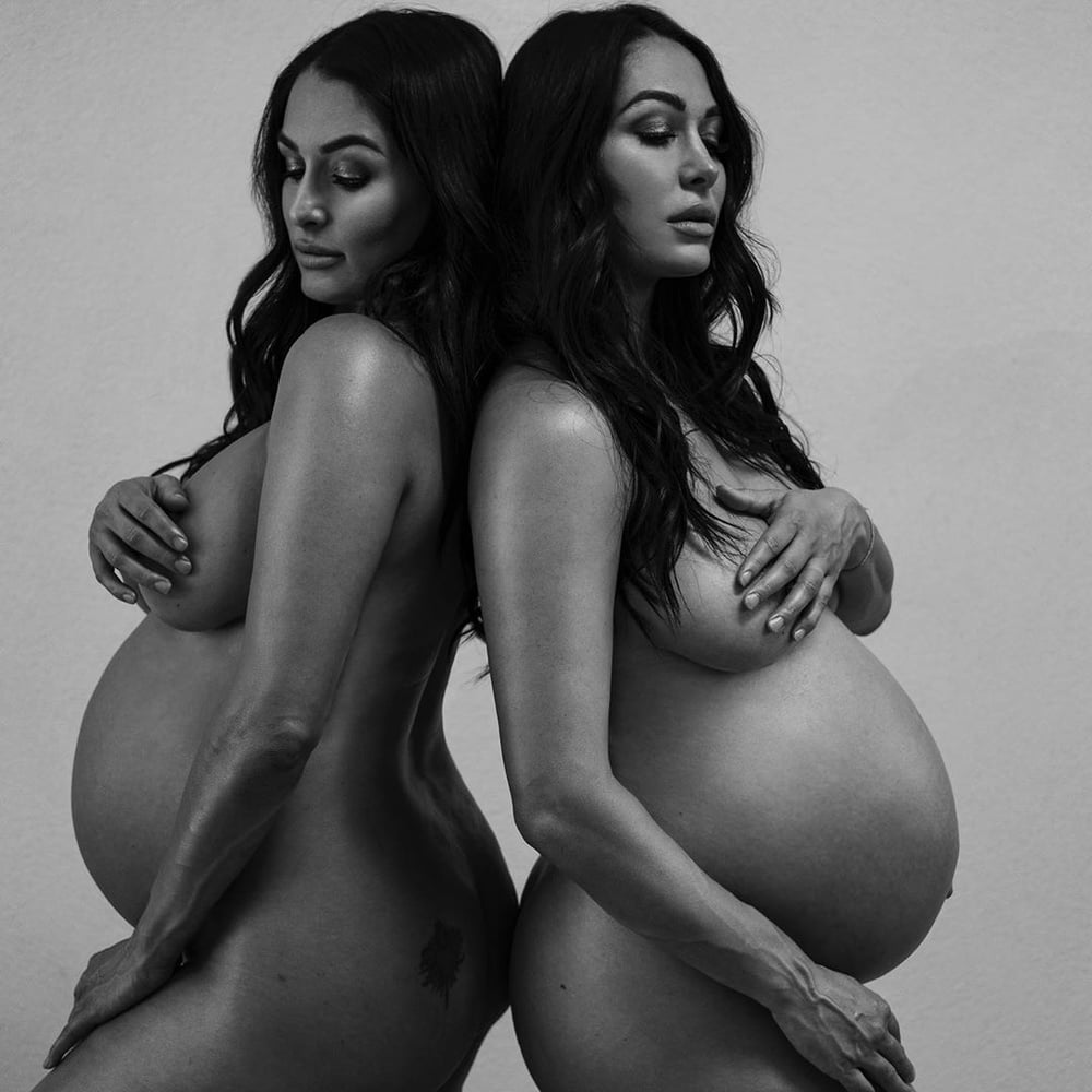 Nikki und brie bella nackt schwangerschaft photoshoot
 #90859053