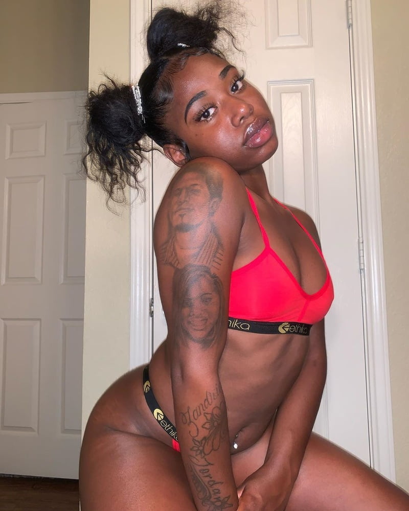 Fine Ass Valencia #80020184