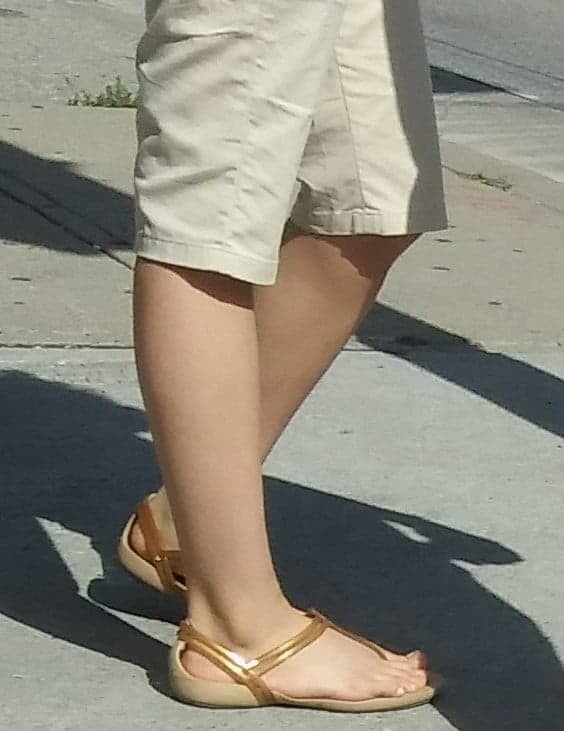 Piernas cándidas y pies....
 #87655669