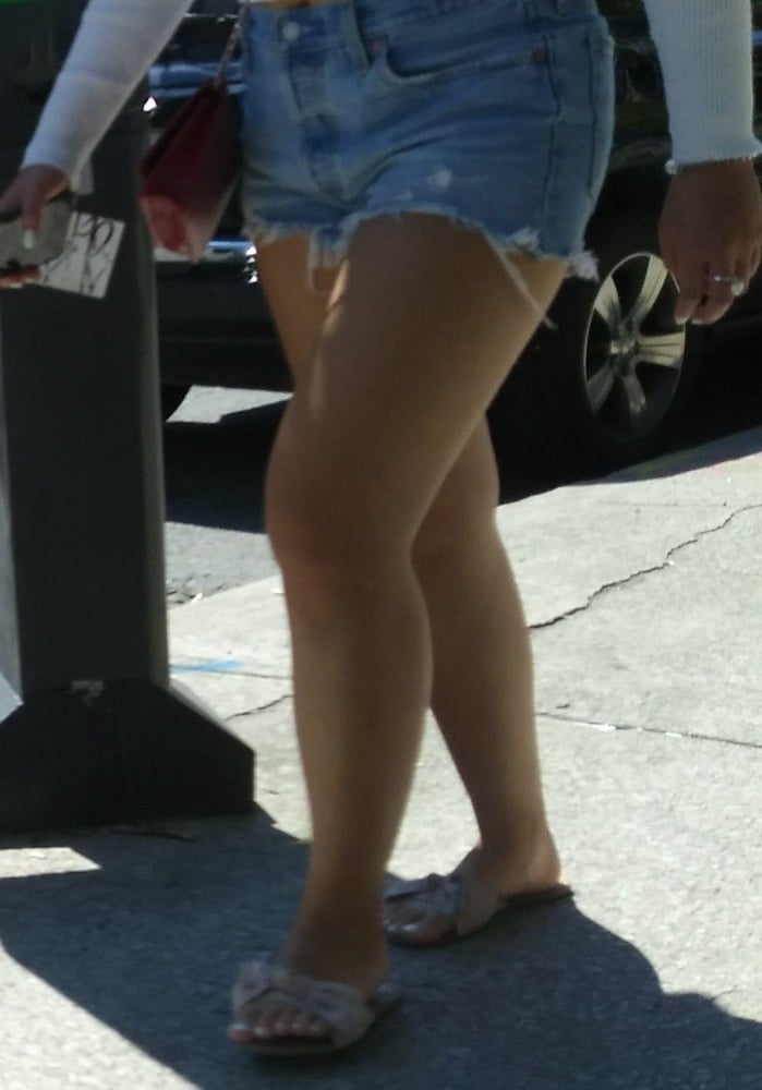 Piernas cándidas y pies....
 #87655699