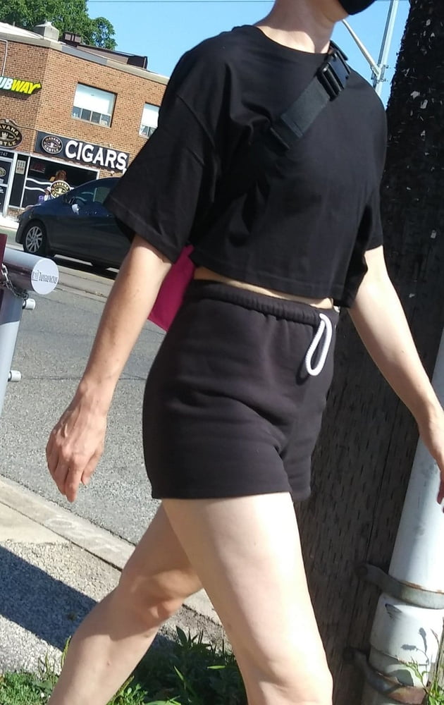 Piernas cándidas y pies....
 #87655737