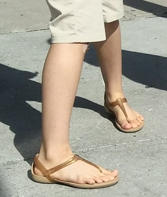 Piernas cándidas y pies....
 #87655848