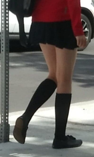 Piernas cándidas y pies....
 #87655878