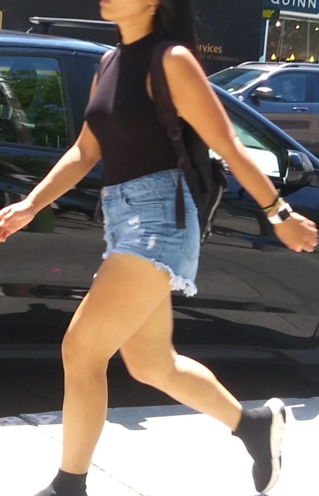 Piernas cándidas y pies....
 #87655928