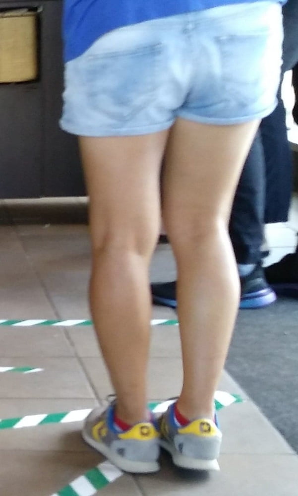 Piernas cándidas y pies....
 #87655985