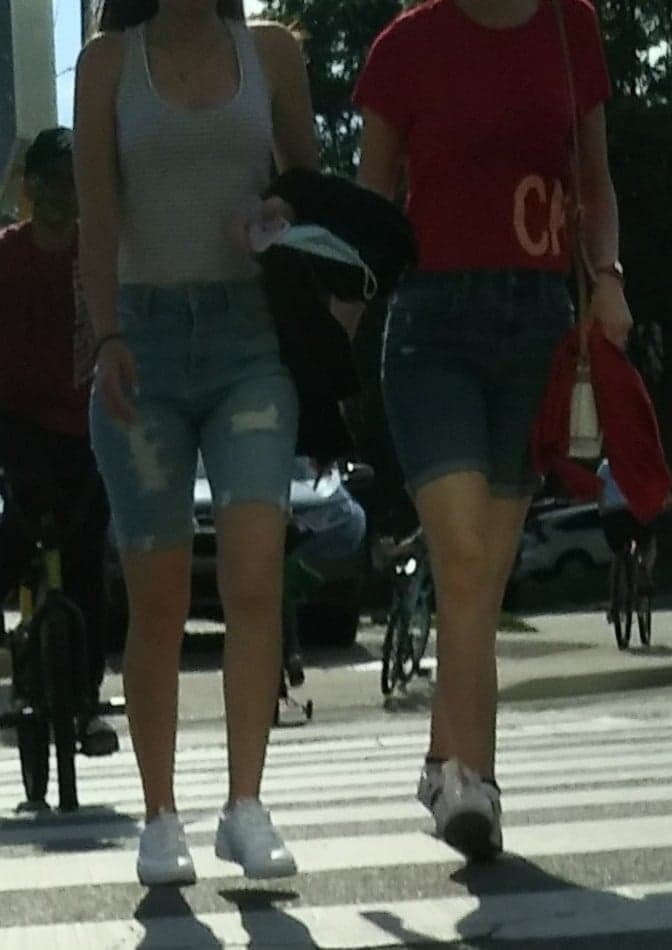 Piernas cándidas y pies....
 #87656077