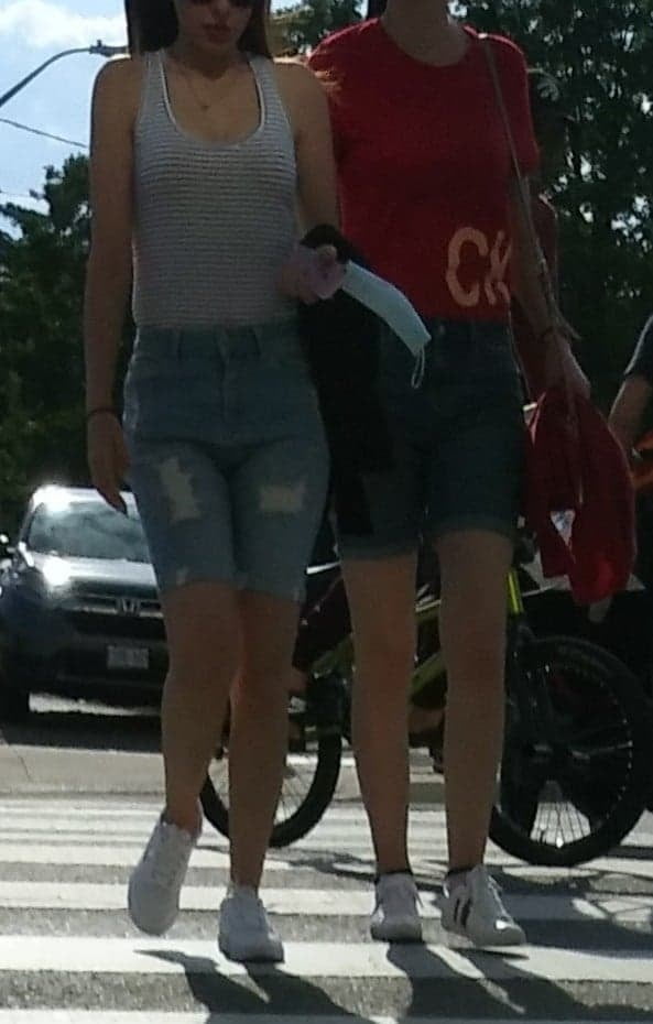 Piernas cándidas y pies....
 #87656149