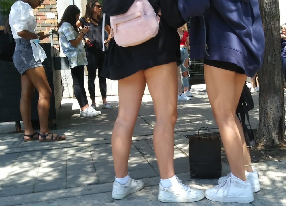 Piernas cándidas y pies....
 #87656380