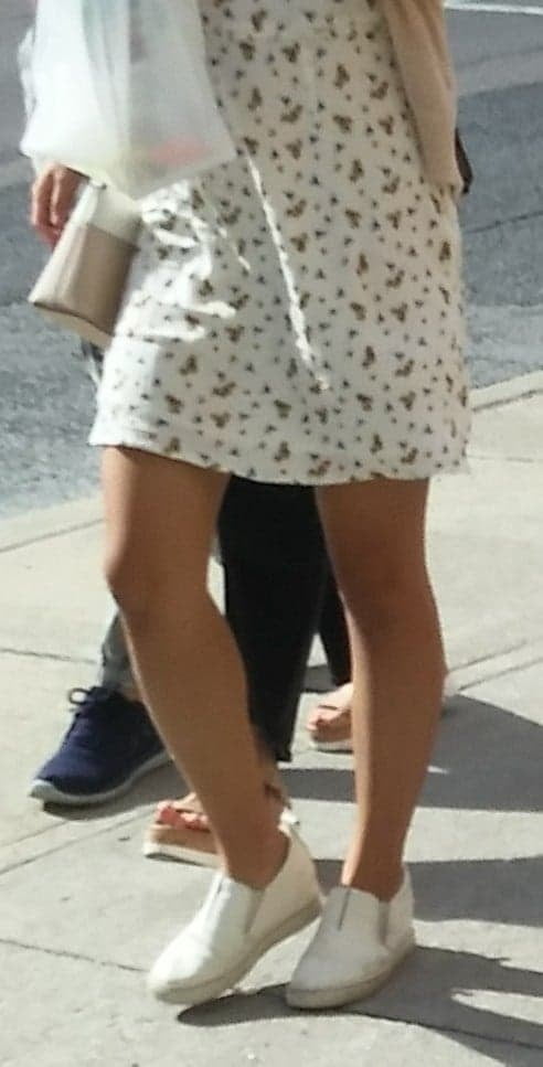 Piernas cándidas y pies....
 #87656406