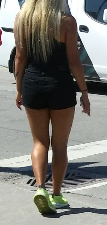 Piernas cándidas y pies....
 #87656551