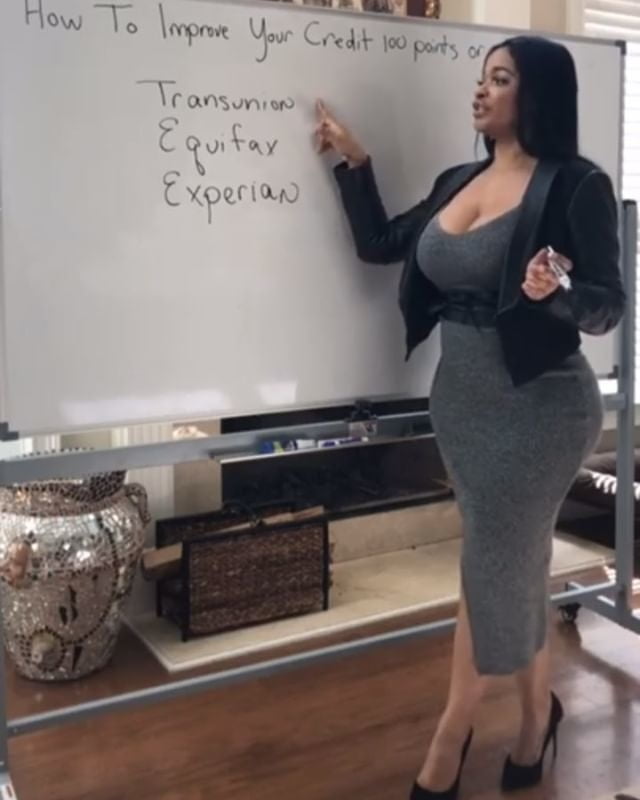 La profesora más caliente
 #97319483
