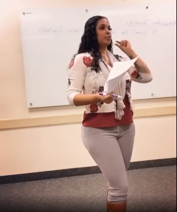 La profesora más caliente
 #97319498