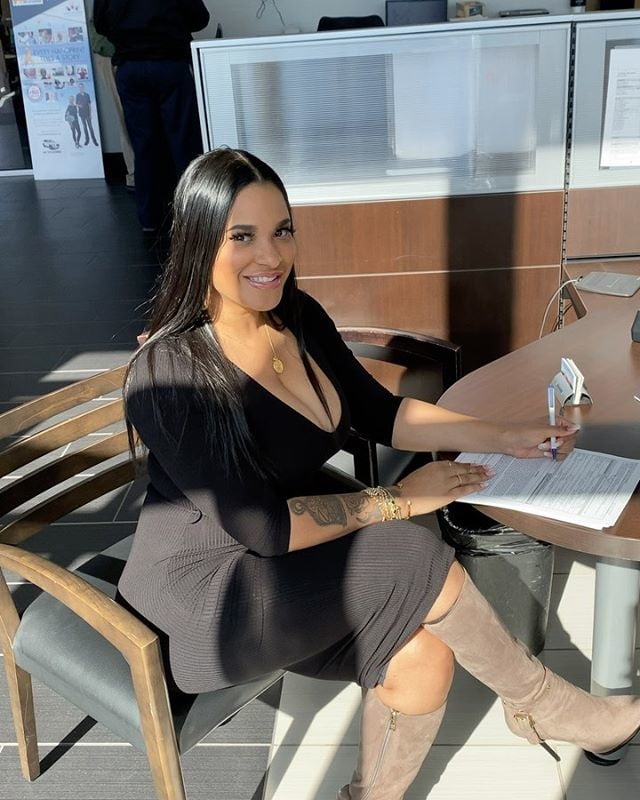 La profesora más caliente
 #97319636