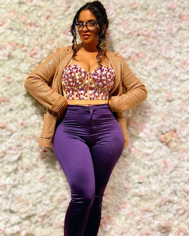 La profesora más caliente
 #97319647