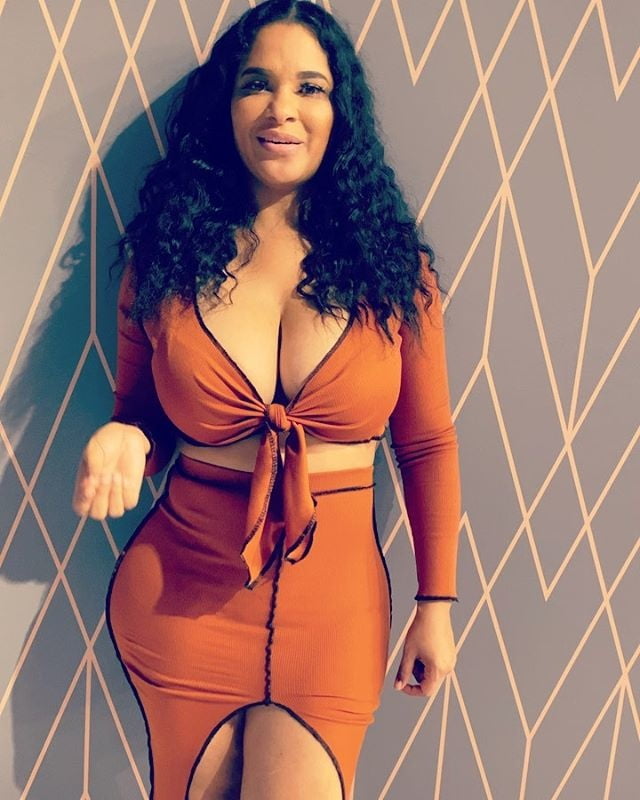 La profesora más caliente
 #97319650