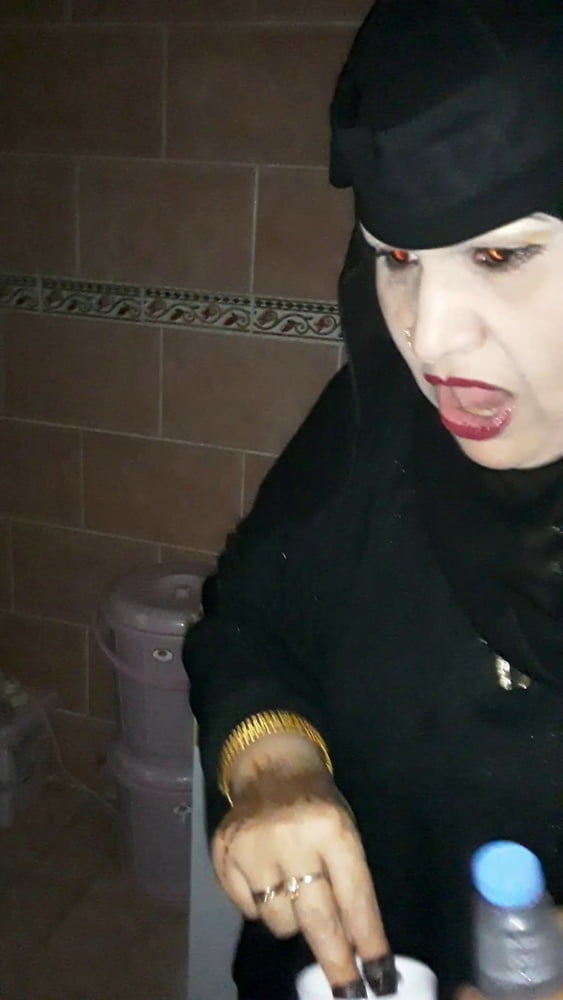 Bbw hoda ägyptischen reifen Hijab Hure großen riesigen Arsch
 #81792166