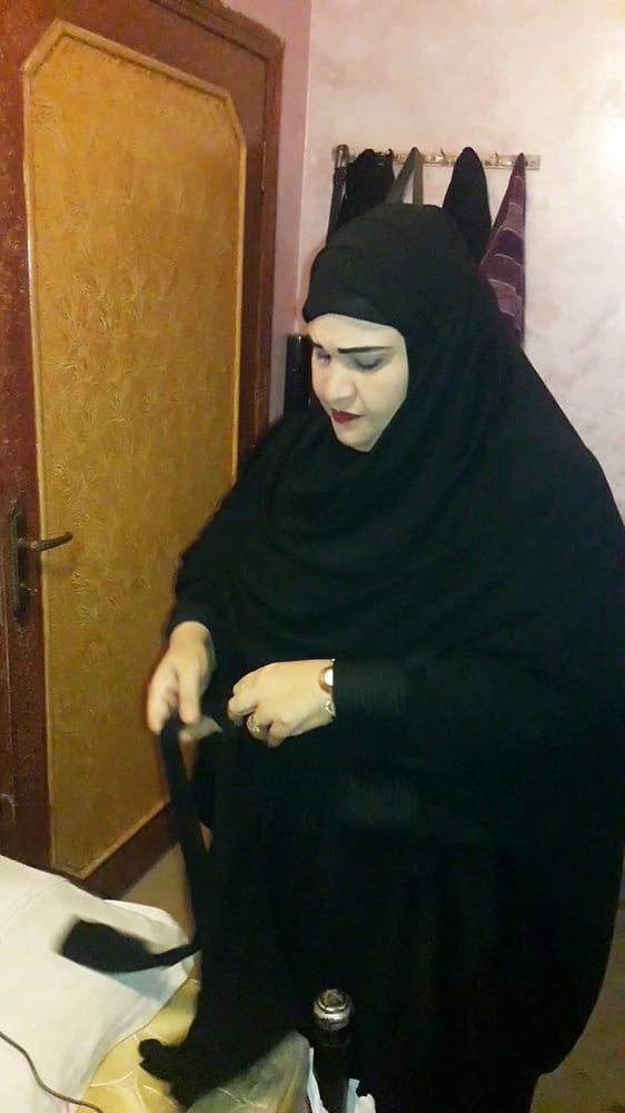 Bbw hoda ägyptischen reifen Hijab Hure großen riesigen Arsch
 #81792320