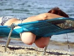 Mogli mature amatoriali nude sulla spiaggia!
 #94928929