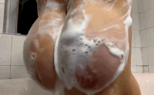 Tetas grandes y grandes gifs
 #98337153