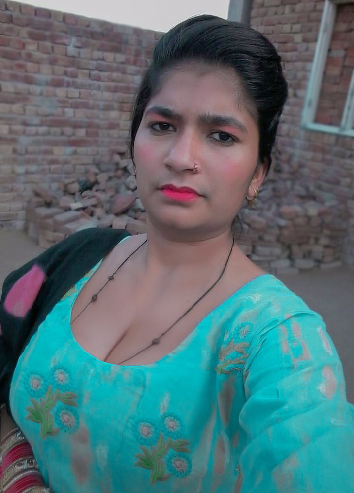 Rajni ladhuka bhabhi big boobs #87791570
